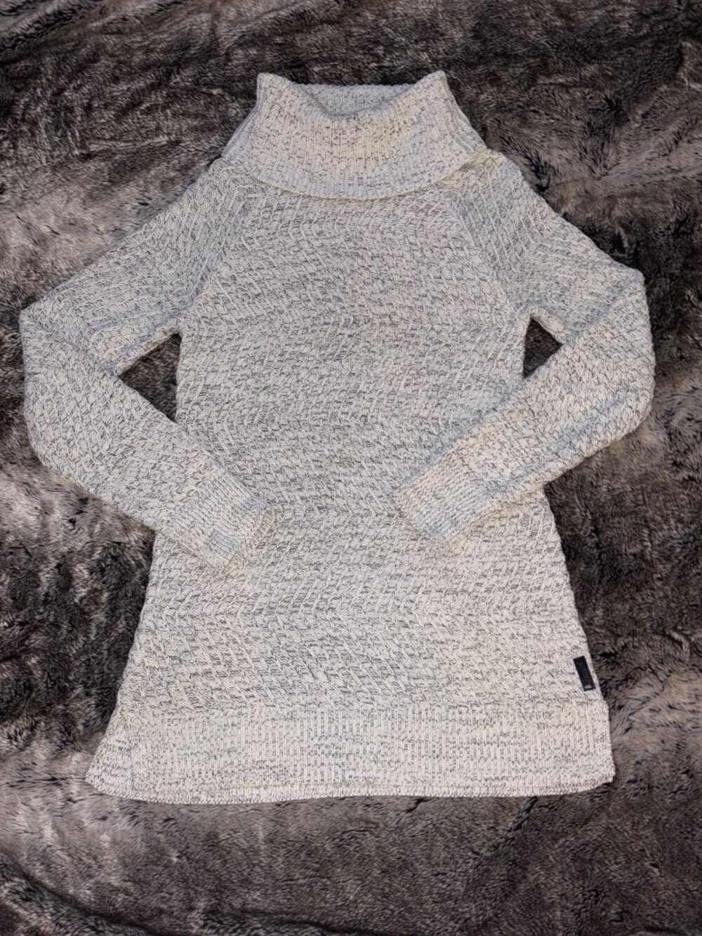 Like New Roots Sweater Size Small